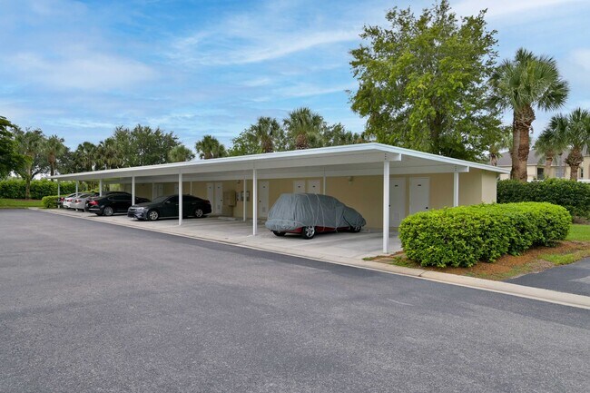 Foto del edificio - **SHORT-TERM RENTAL - FURNISHED TURNKEY 2+...