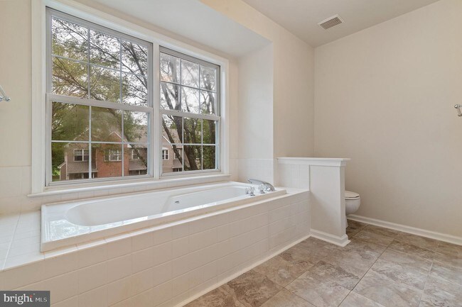 Building Photo - 62 Piccadilly Cir