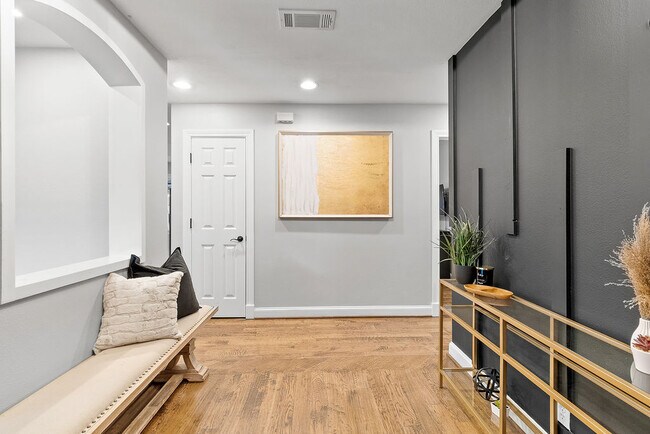 Foto del edificio - 7425 Kenshire Ln