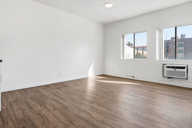 Building Photo - 600 S Alvarado St