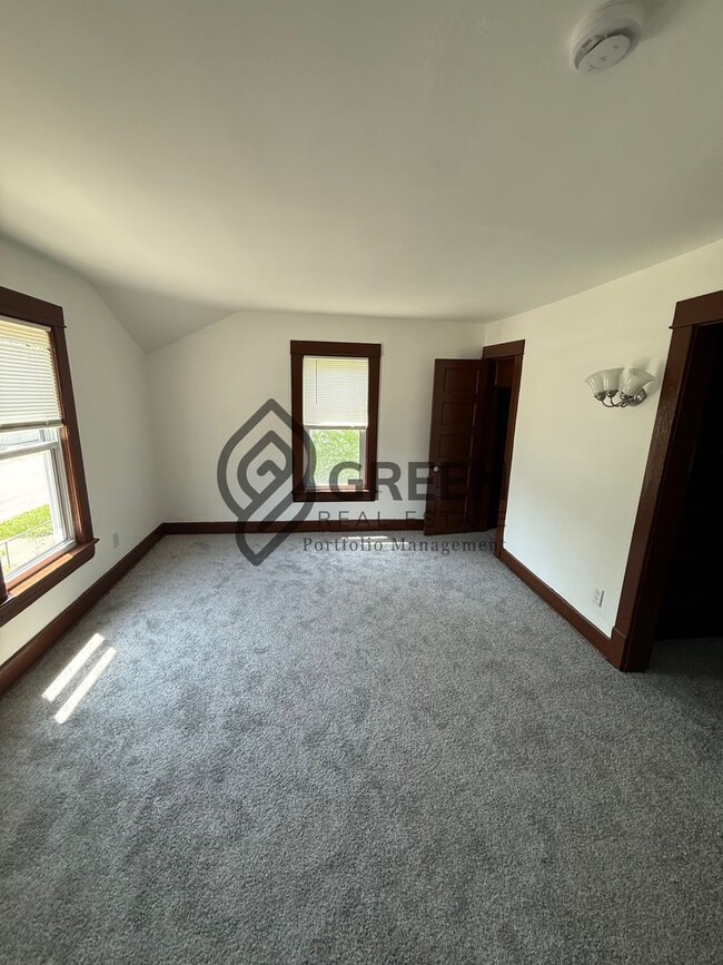 Building Photo - 229 S Sibley Ave