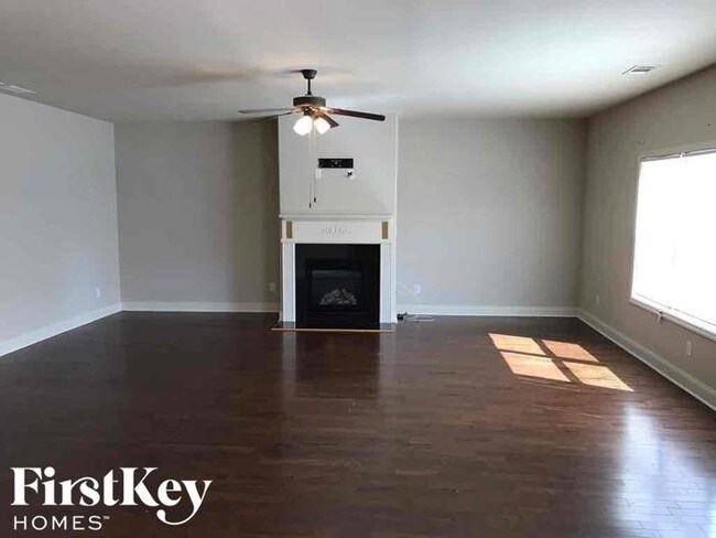 Building Photo - 3742 Lake Enclave Way