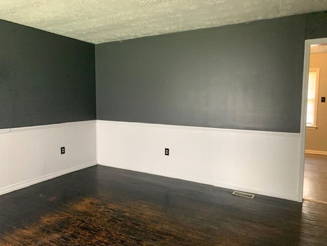Building Photo - Custom Farm House In The City!       250708