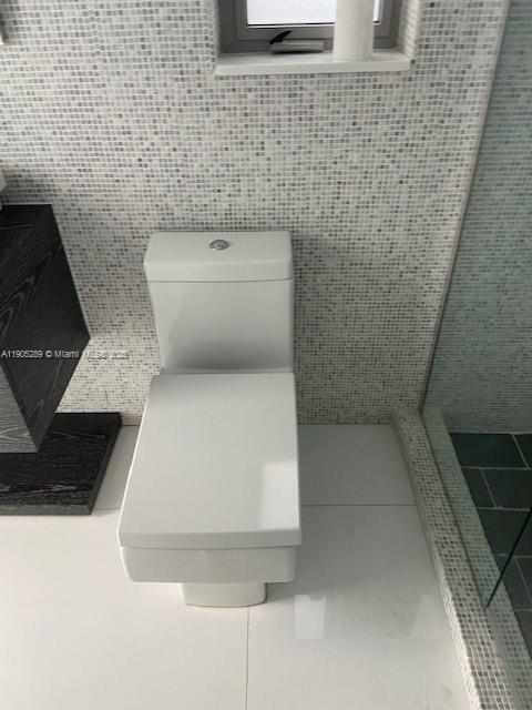 Building Photo - 1000 N Shore Dr