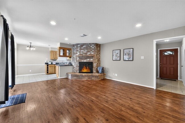 Building Photo - 16019 Mill Point Dr