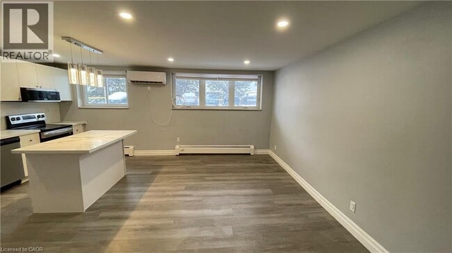 Building Photo - 413 Hazel St