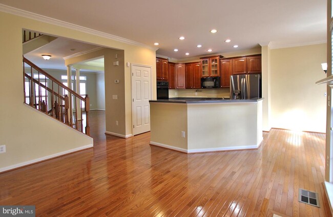 Building Photo - 15845 Bobolink Dr