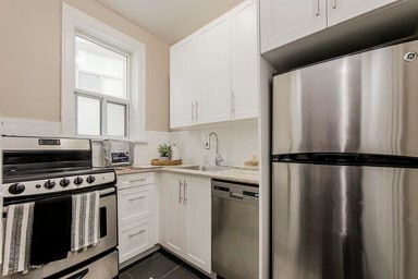 Building Photo - Broadview Mansions