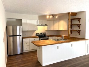 Building Photo - 400 Cranbrook Ave SE