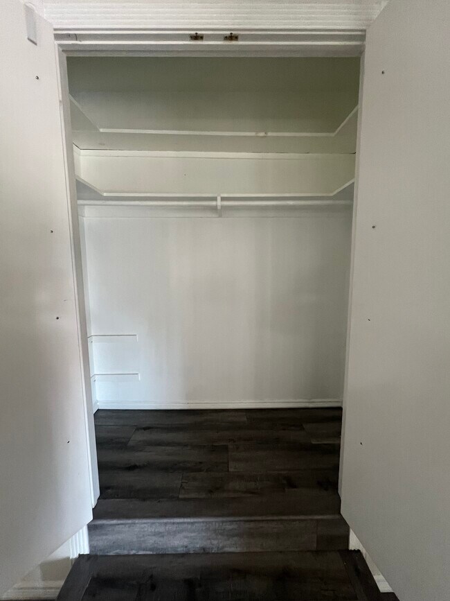 Foto del edificio - 1214 W Rowan St