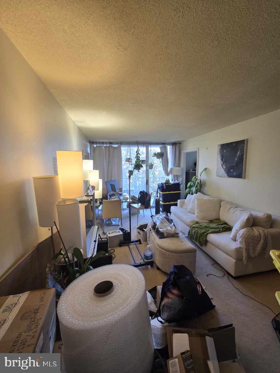 Foto del edificio - 2059 Huntington Ave