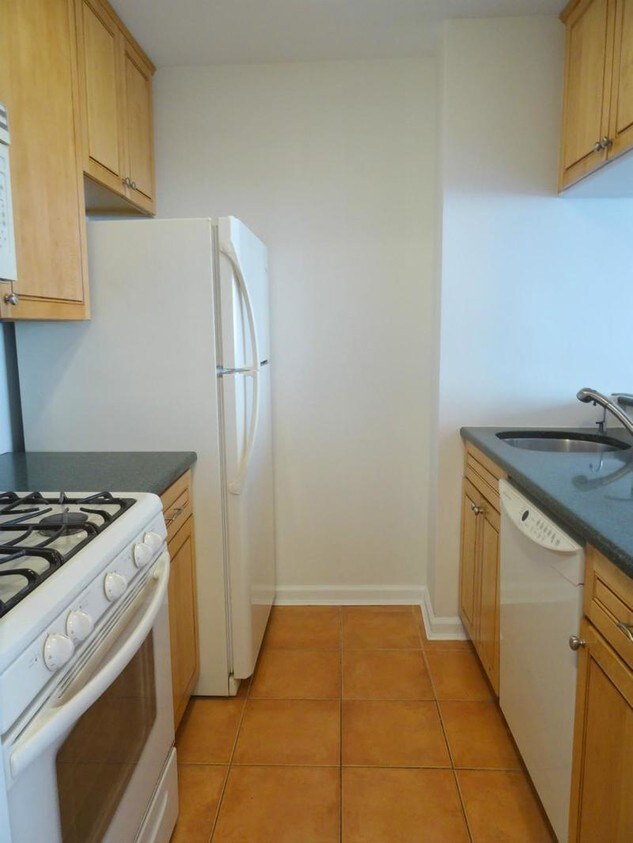Primary Photo - 250 W 90th St