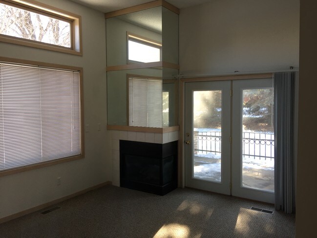 Building Photo - 4052 Bellaire Ave