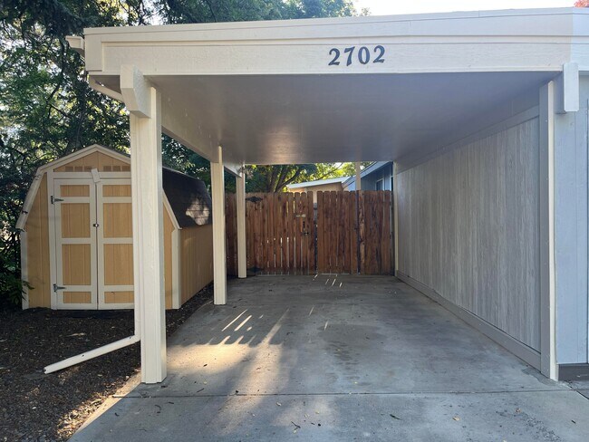 Building Photo - 2702 Parklake Ct
