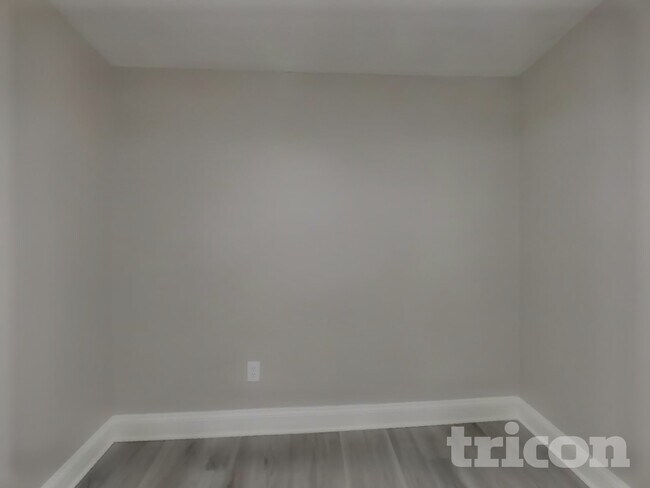 Foto del edificio - 8127 Creedmoor Dr