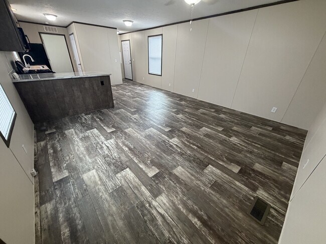 Foto del edificio - 38070 Ducharme Dr