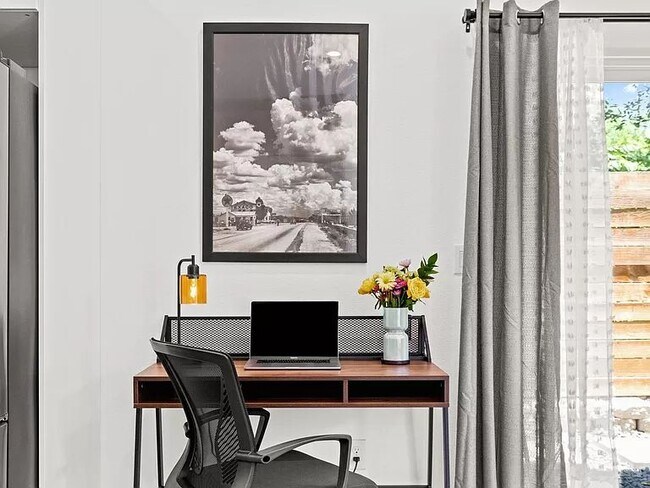 Foto del edificio - Woodbury Square Townhome