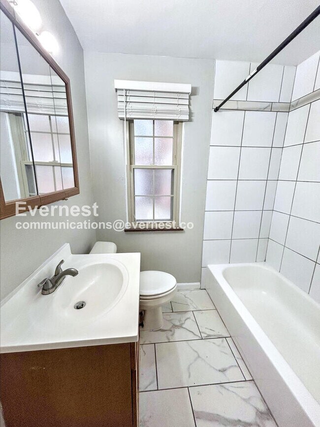 Foto del edificio - 3866 Woodridge Rd