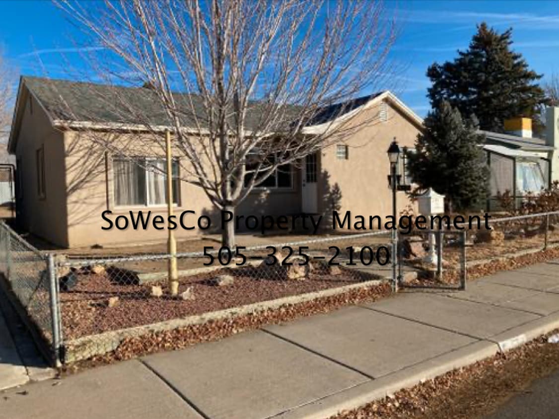 Primary Photo - Updated 3 Bed 2 Bath Farmington Home Centr...