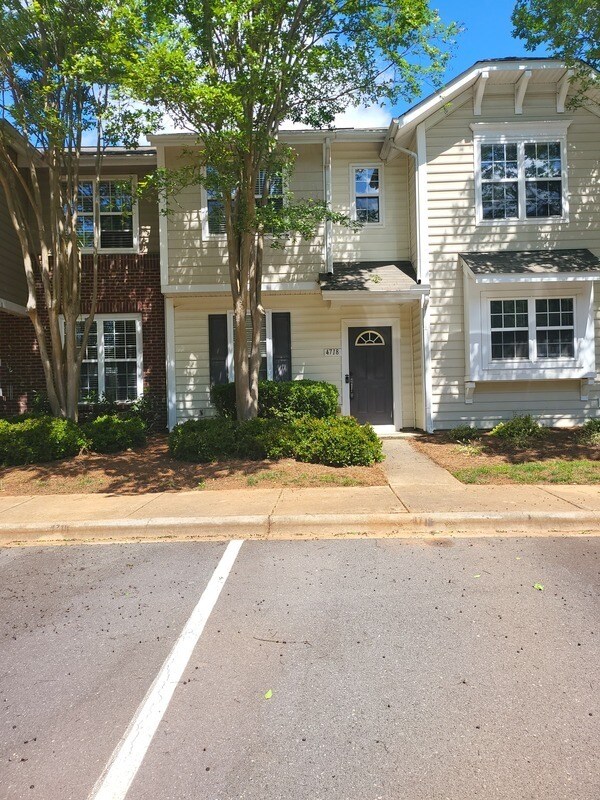 4718 Chapel Crossing Ct, Charlotte, NC 28269 Condo for Rent in Charlotte, NC