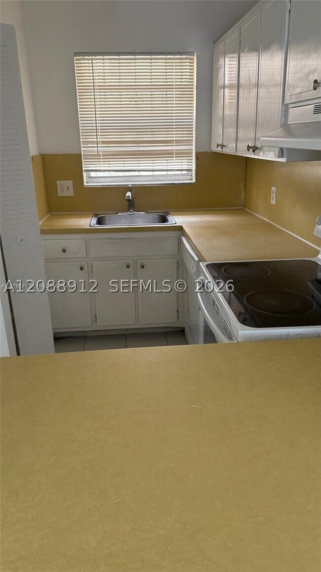 Foto del edificio - 10850 W Flagler St