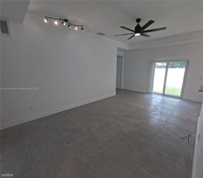Building Photo - 3 br, 2 bath House - 1211 SW 84th Ter