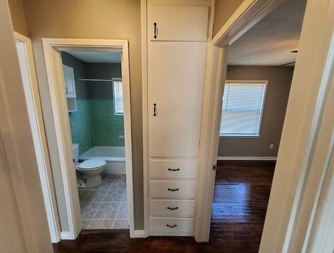 Building Photo - 2 Bed 1 Bath Home in the Bill Atkinsons Ra...