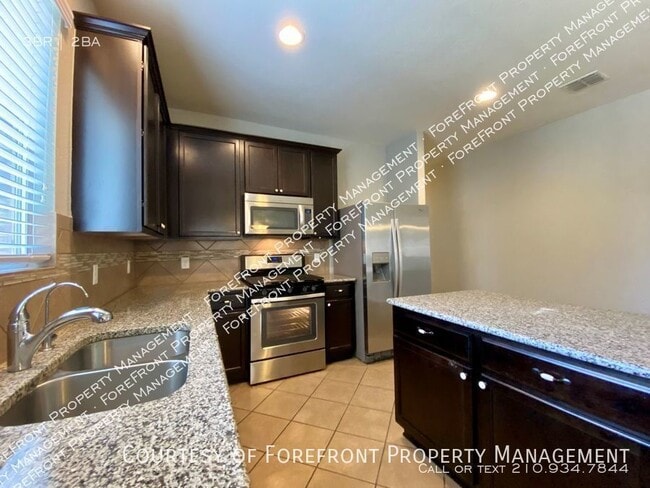 Building Photo - Beautiful 3 bedroom 2 bath home located in...