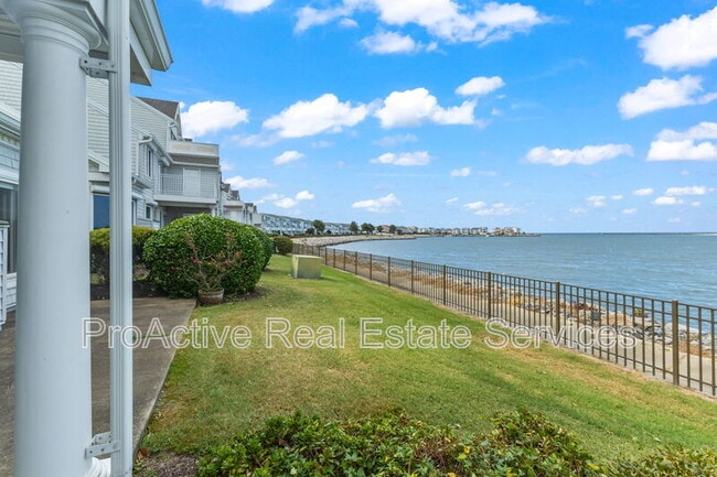 Building Photo - 9468 Bay Front Dr