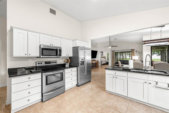 Foto del edificio - 8055 Burlington Ct