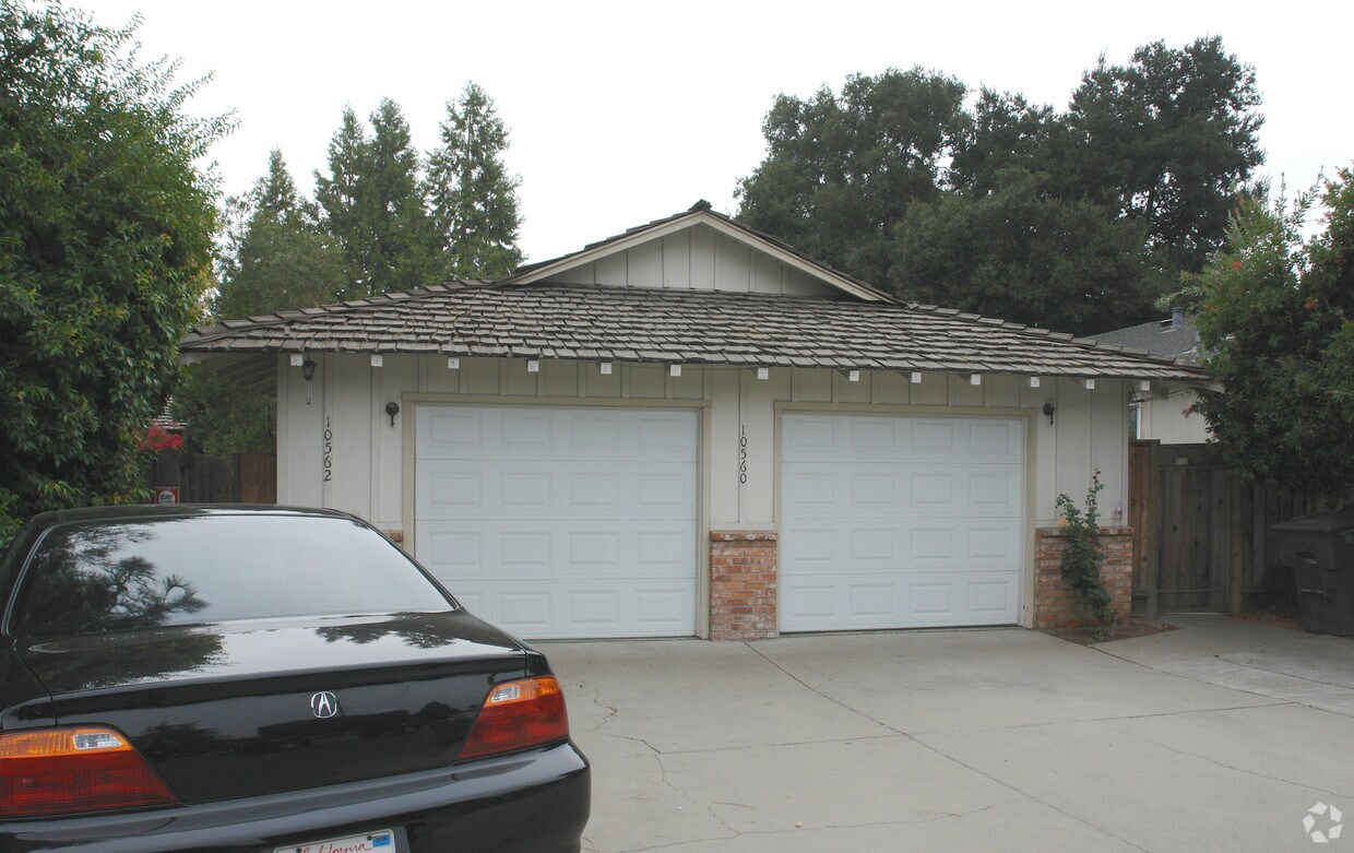 Primary Photo - 10560 N Foothill Blvd