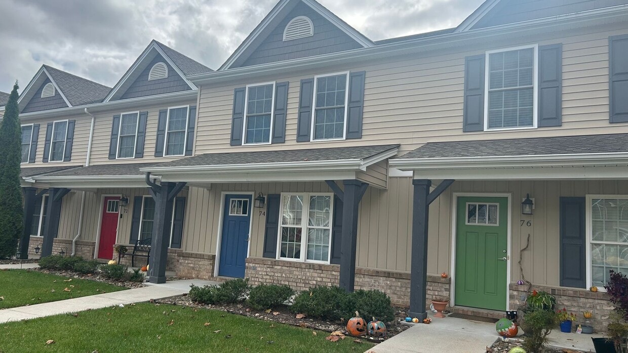 Primary Photo - 3 Bedroom Townhouse in Tavern Grove