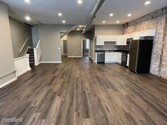 Building Photo - 5 br, 4 bath Townhome - 218 E Washington S...