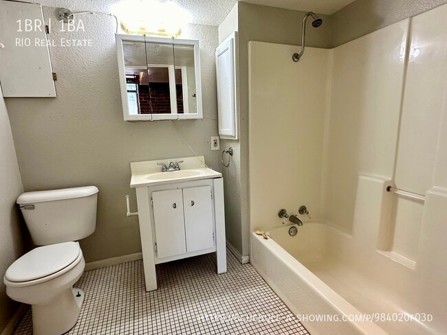 Foto del edificio - 975 N Washington St