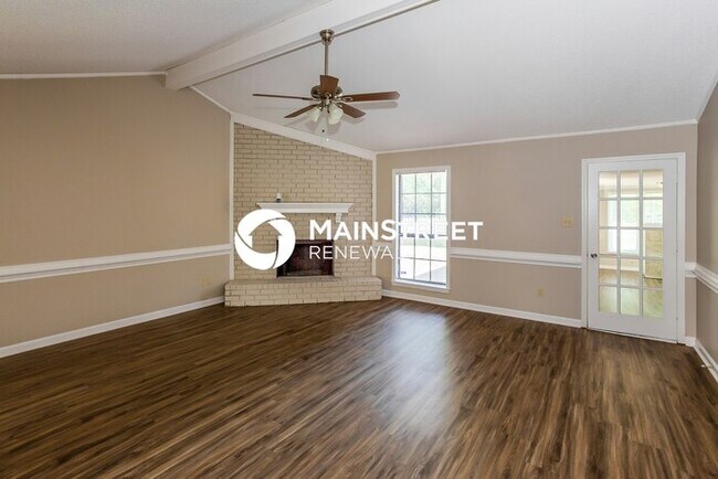Building Photo - 3 Bedroom Pet-Friendly Home in Memphis, TN with Main Street Renewal