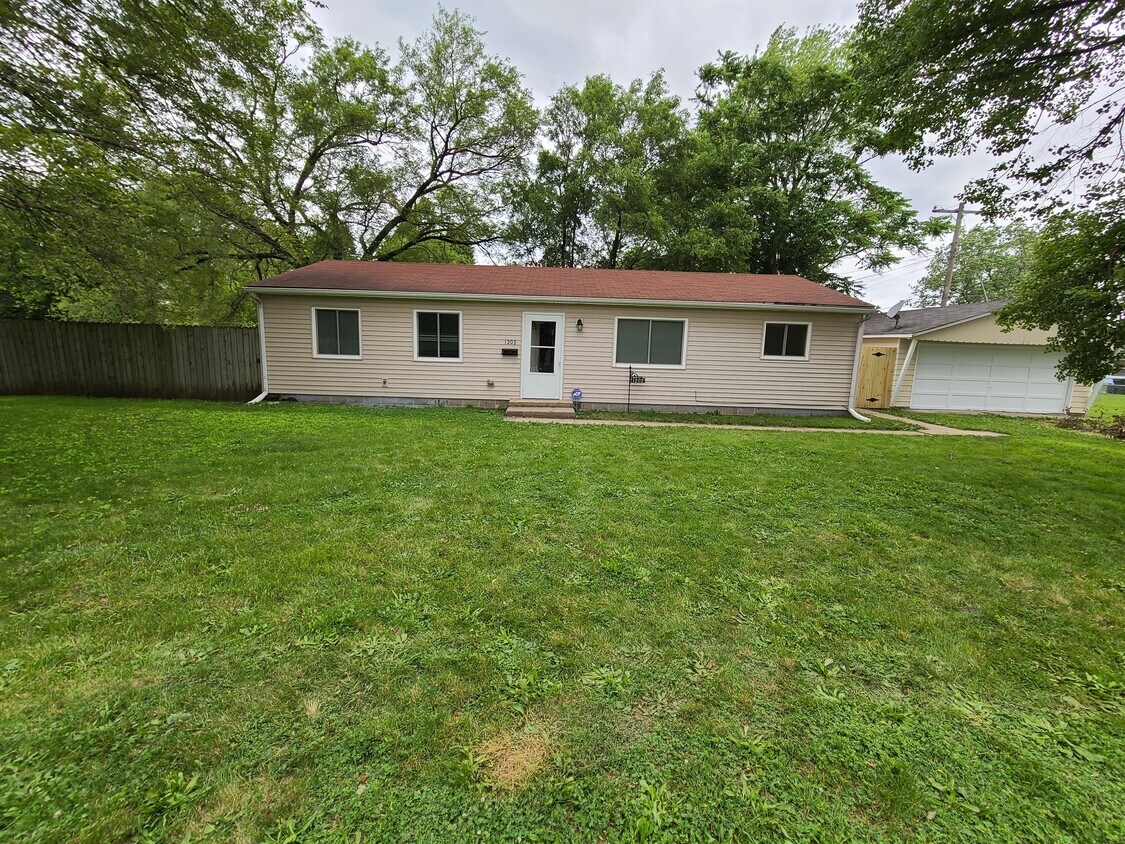 Primary Photo - 1202 Ellis Dr