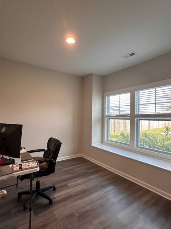 Building Photo - 747 Bustling Br Ln