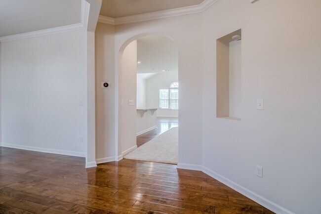 Building Photo - 2048 Oglethorpe Dr