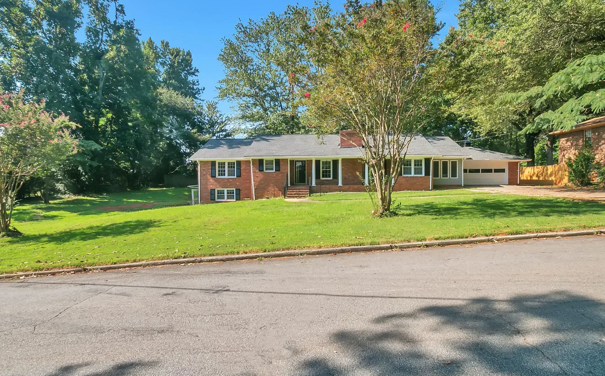 Foto principal - 4294 Lawrenceville Hwy