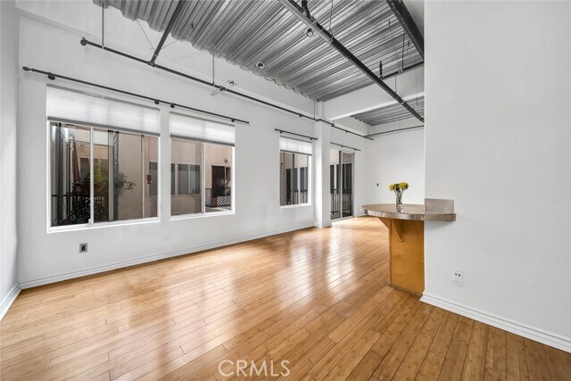 Primary Photo - 312 W 5th St