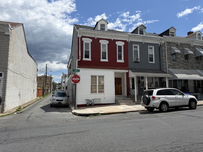 Photo - 415 S 10th St Apartment