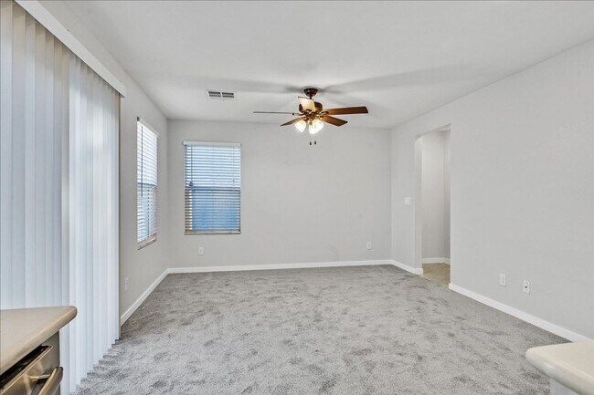 Building Photo - 3 Bedroom Home with Gorgeous Kitchen.