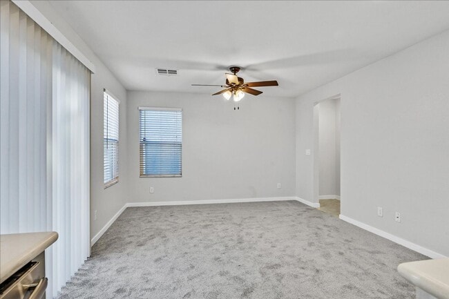 Foto del edificio - 3 Bedroom Home with Gorgeous Kitchen.