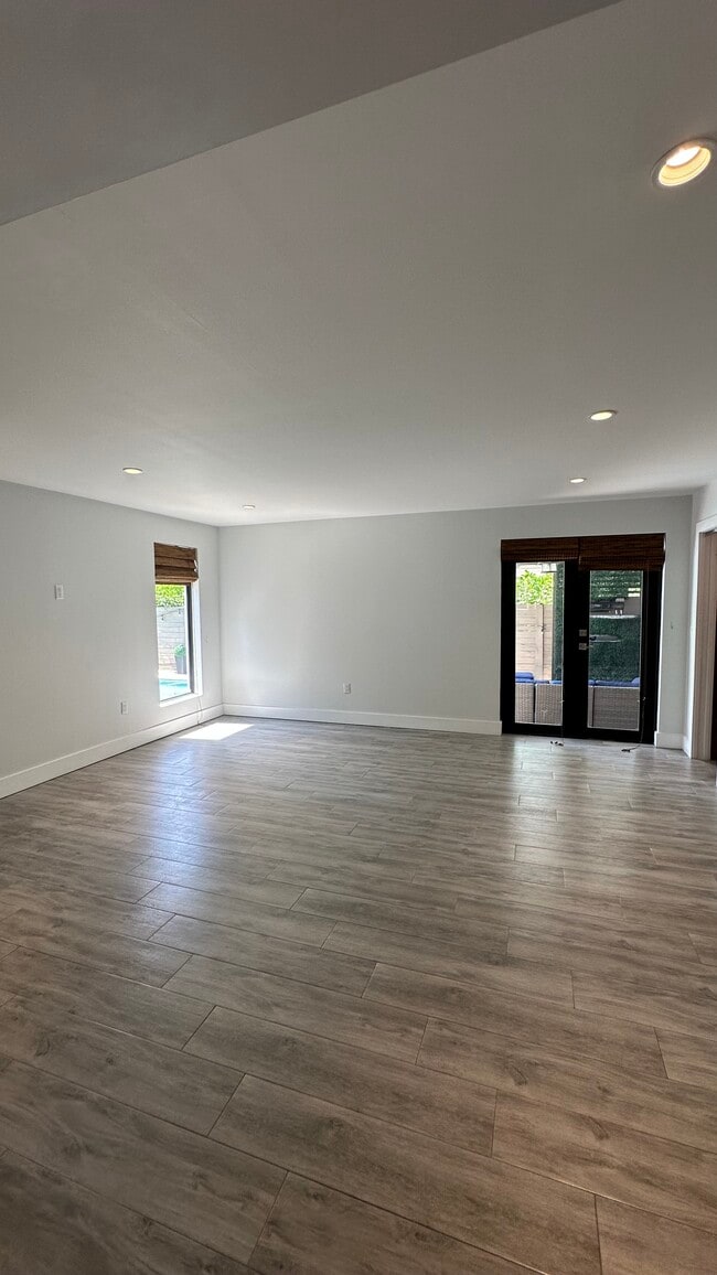 Building Photo - 11015 Tanya St