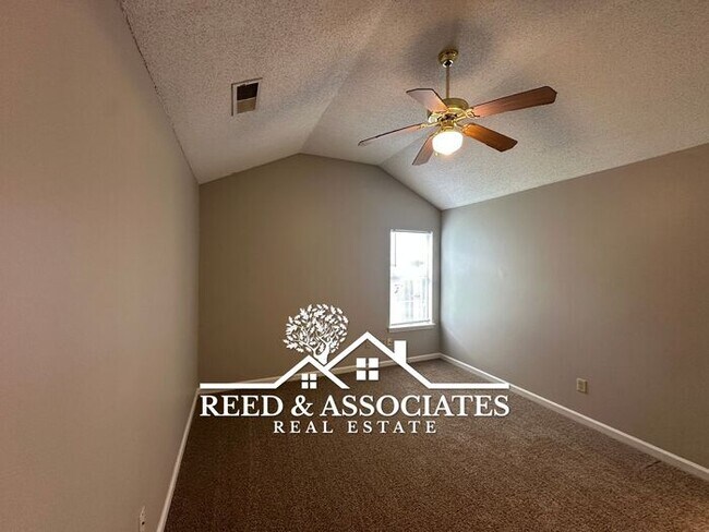Foto del edificio - Charming Millington Home with Large Backyard~