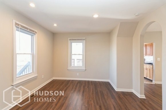 Building Photo - 357 Colony St