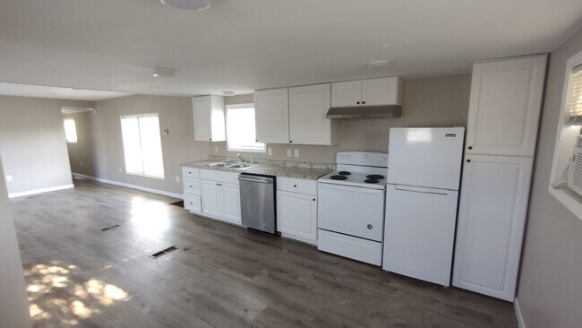 Foto del edificio - 2 Bedrooms with 2 Bathrooms Home on Large ...