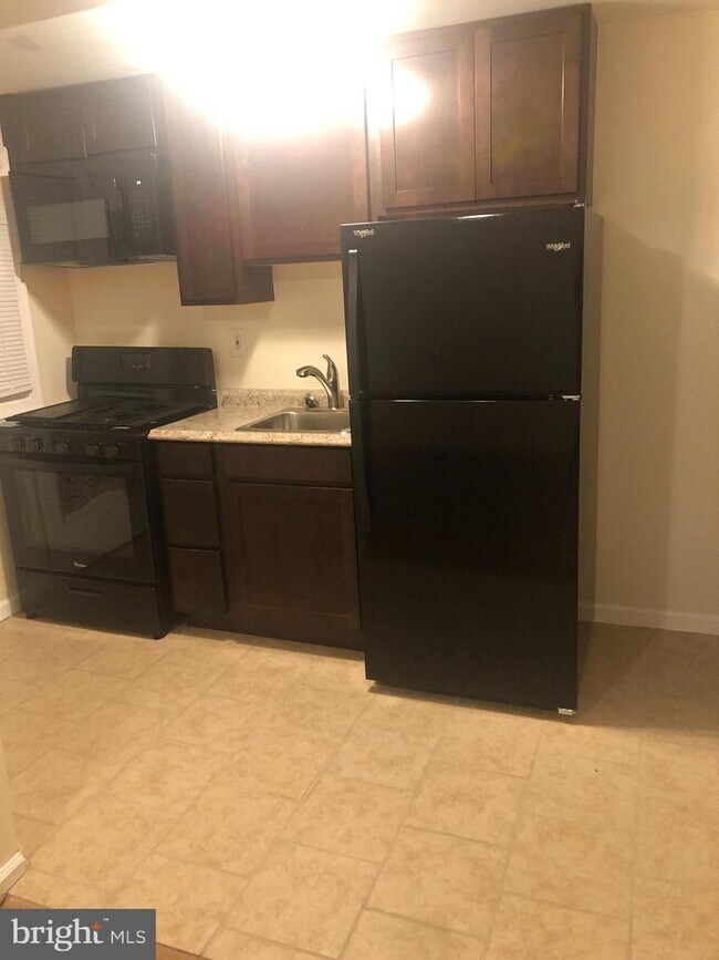 Foto del edificio - 4011 Elmora Ave