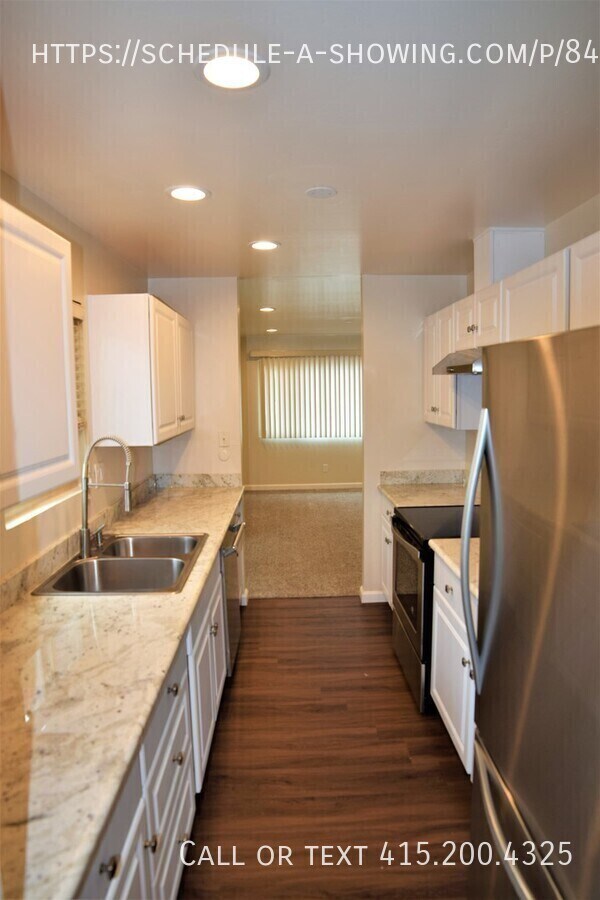 Building Photo - Remodeled Three Bedroom in Upper Seaside