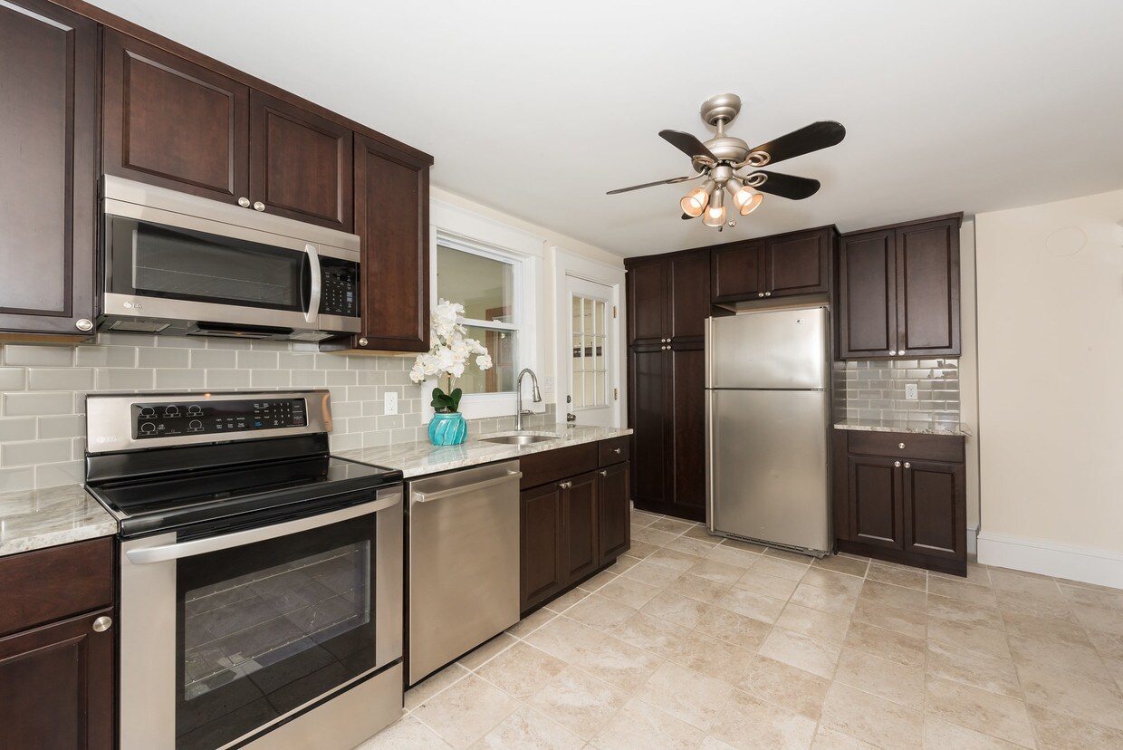 236 Myrtle Ave, Portsmouth, NH 03801 Townhome Rentals in Portsmouth